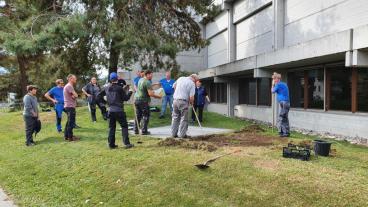 Das Anlagewarteteam lernt, wie Rasenflächen in Blumenwiesen umgestaltet werden können, Herbst 2021